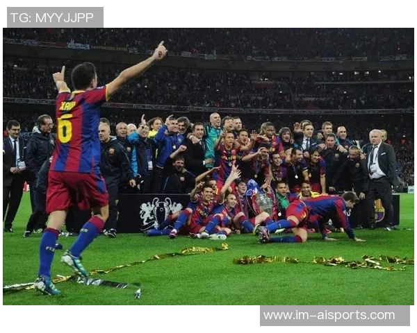 巴萨传奇哈维力挺维克托丰特出席酒会展现支持态度